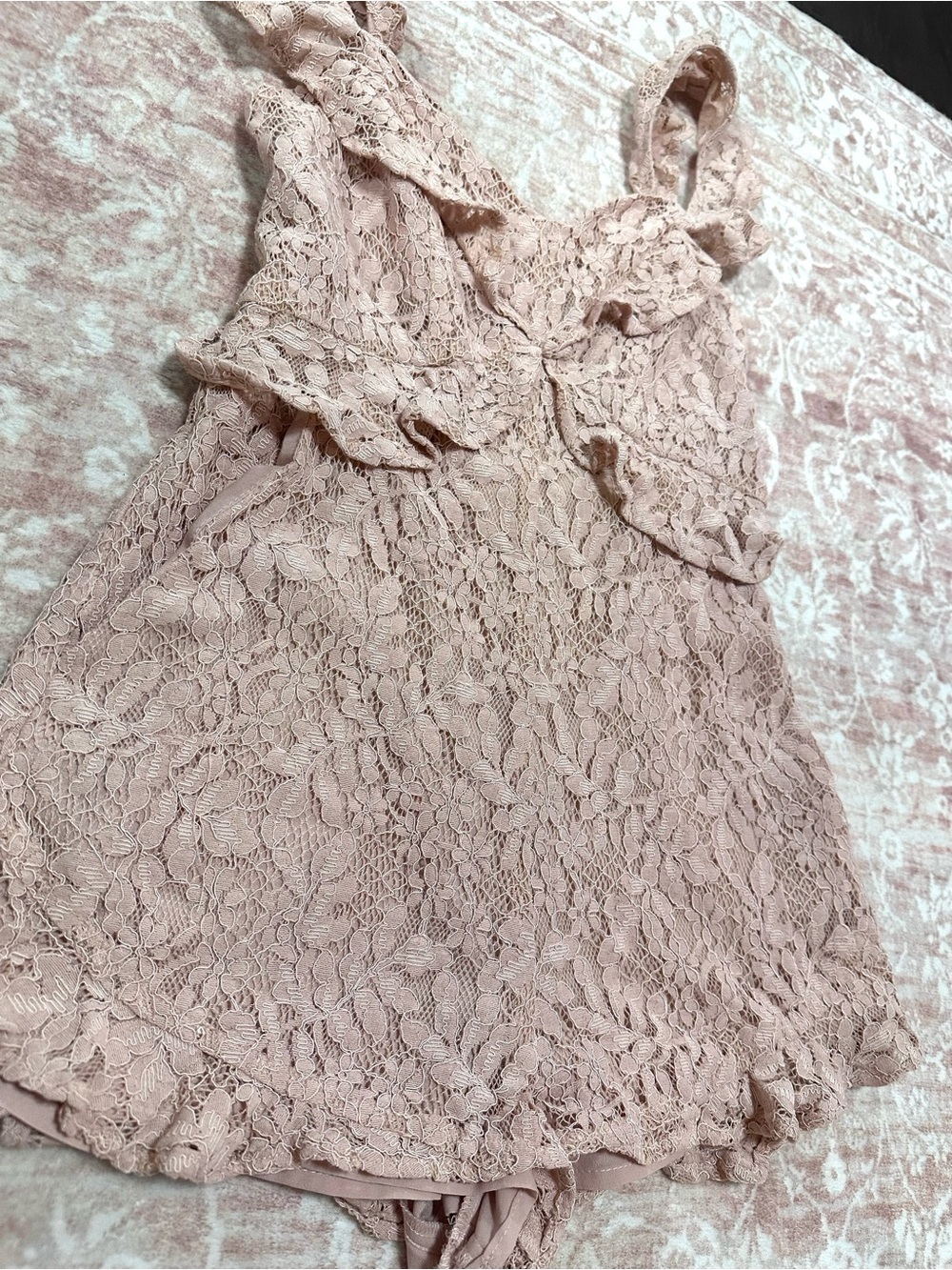BCBG ๐ธ Dusty Rose Lace Ruffled Romper - Picture 4 of 16